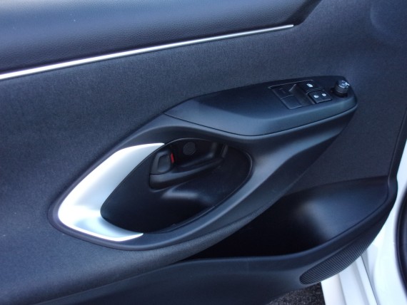 TOYOTA Yaris TOYOTA YARIS-003.jpg